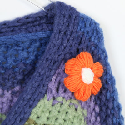 Suéter Tejido a Mano con Rayas Arcoíris y Flores - Diseño Europeo Grueso - Image 18