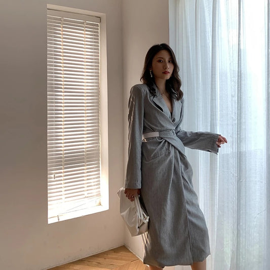 Vestido Gris Coreano Cuello V Cintura Marcada Largo Medio