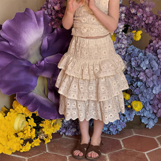 Vestido Pastel con Hombreras Oblicuas y Bordados de Verano - Image 4
