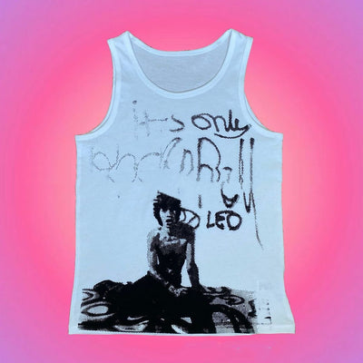 Playera Base Cuello Redondo con Estampado de Retrato Europeo Americano - Image 3