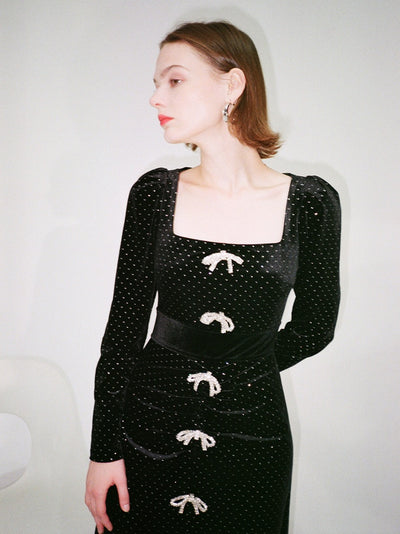 Vestido Negro de Terciopelo con Detalles Dorados Mariposa - Image 8