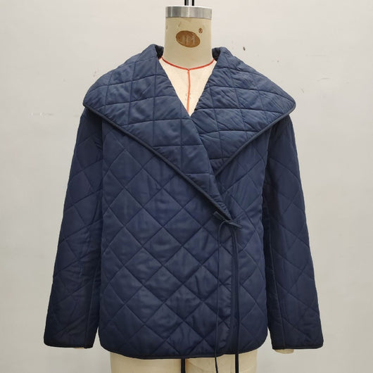 Abrigo Acolchado Azul Zafiro con Diseño Romboidal Suelto - Image 8