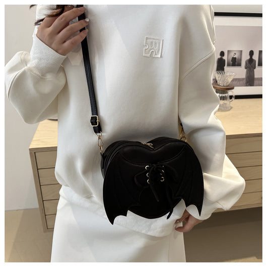 Bolso Bandolera con Diseño de Alas de Murciélago y Corazón - Image 30
