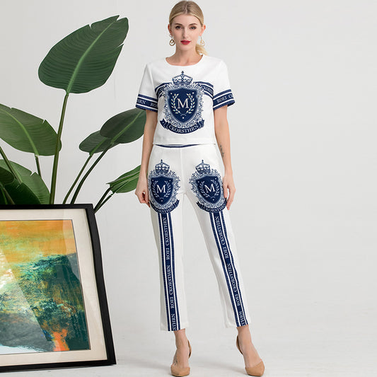 Conjunto Elegante: Blusa Corta con Tachuelas y Diamantes + Pantalón con Bolsillos