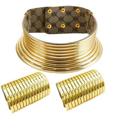 Conjunto de Joyas Europeas: Collar, Anillo y Pulsera de Manos Entrelazadas - Image 13