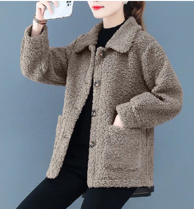 Chaqueta Corta de Lana de Cordero para Otoño e Invierno - Image 9