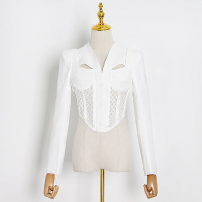 Traje con Escote V y Detalles de Encaje Calado - Image 5