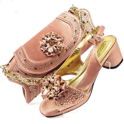 Conjunto de Fiesta Elegante con Zapatos de Tacón Punta Aguda y Bolso de Cristales - Image 6