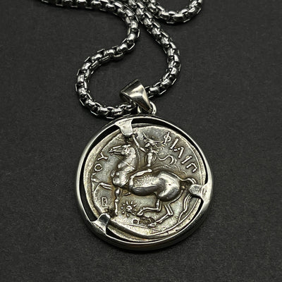 Collar de Moneda en Plata Esterlina para Hombre - Diseño Elegante y Moderno - Image 2