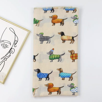 Pañoleta de Satén Estampada con Perro Salchicha - Image 45