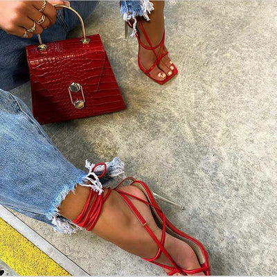 Sandalias Stiletto de Tacón Alto con Tiras Cruzadas y Cristal Transparente - Image 11