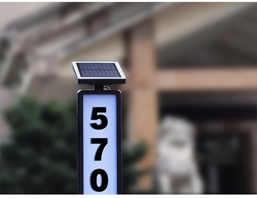 Lámpara Solar de Piso con Toma de Corriente Integrada - Image 10