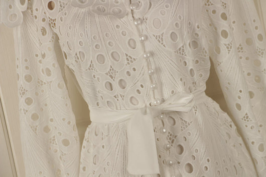 Vestido Cuello Alto en Encaje de Manga Larga - Image 25