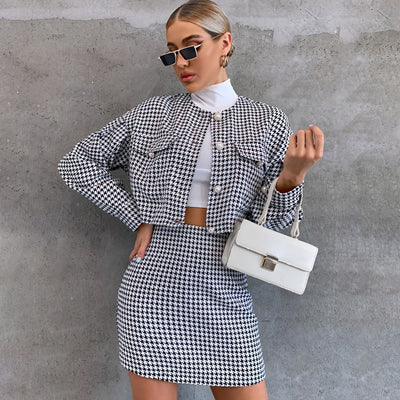 Traje Ejecutivo Ajustado de Dos Piezas - Chaqueta y Top Ceñido Sexy - Image 4