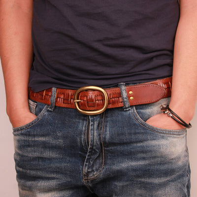 Cinturón de Cuero Tejido Premium para Hombre con Hebilla de Cobre - Image 9