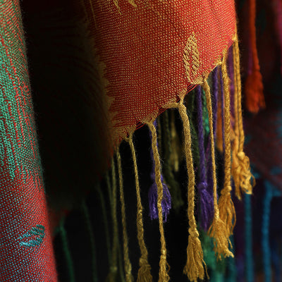 Capa Larga Jacquard con Borlas y Plumas para Mujer - Image 13