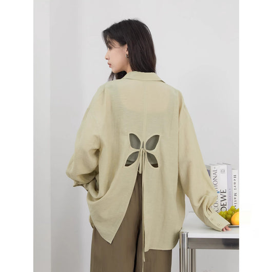 Blusa Holgada Verde Protección Solar con Espalda Calada - Image 3