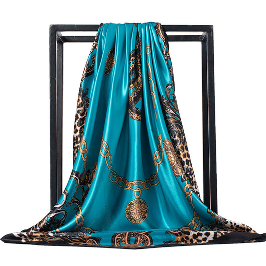 Pañuelo Cuadrado Grande Estampado Leopardo y Cadena - Imitación Seda Malasia - Image 14