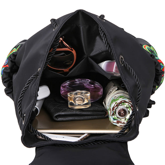 Mochila Étnica Bordada para Mujer con Diseño Artesanal