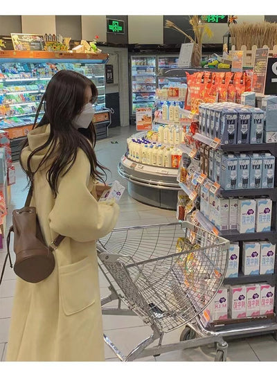 Abrigo de Lana para Mujer con Botones de Asta Amarilla - Image 14