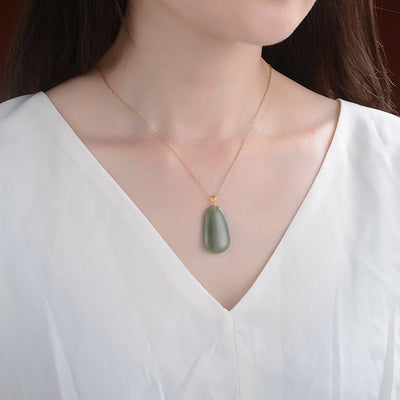 Colgante de Jade Hetian Gris con Incrustaciones de Oro 18K