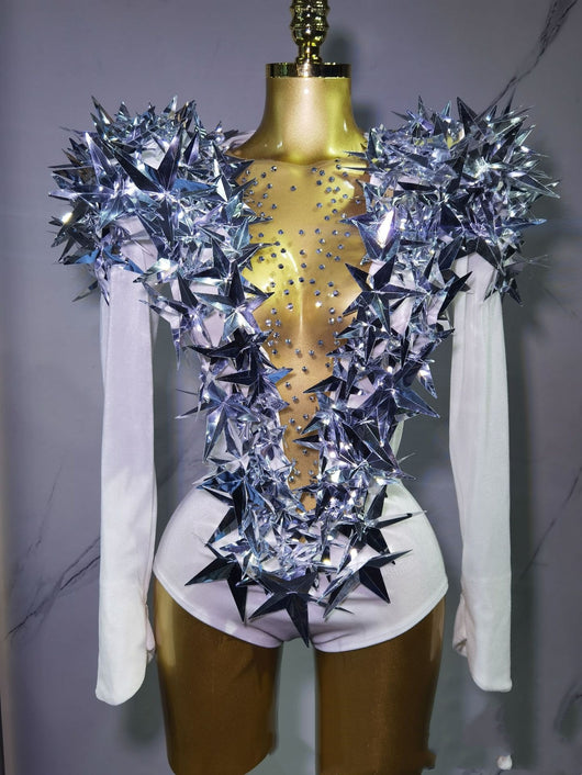 Jumpsuit Dorado con Hombreras Acolchadas y Estrella Tridimensional - Image 6