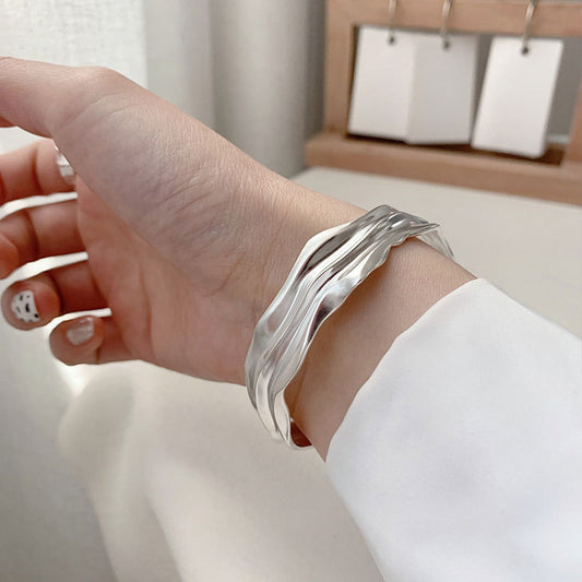 Pulsera de Plata Esterlina S925 con Textura Irregular y Cierre Ancho para Mujer