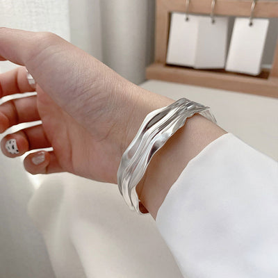 Pulsera de Plata Esterlina S925 con Textura Irregular y Cierre Ancho para Mujer