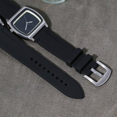 Reloj de Pulsera Minimalista Cuadrado sin Logo - Diseño Versátil - Image 13