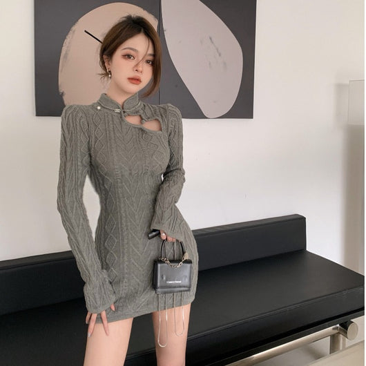 Falda Larga Elegante con Halter y Mangas Largas