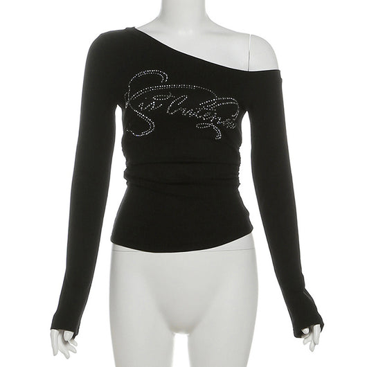 Blusa Fuera del Hombro con Detalle de Letras y Escote Asimétrico - Image 5
