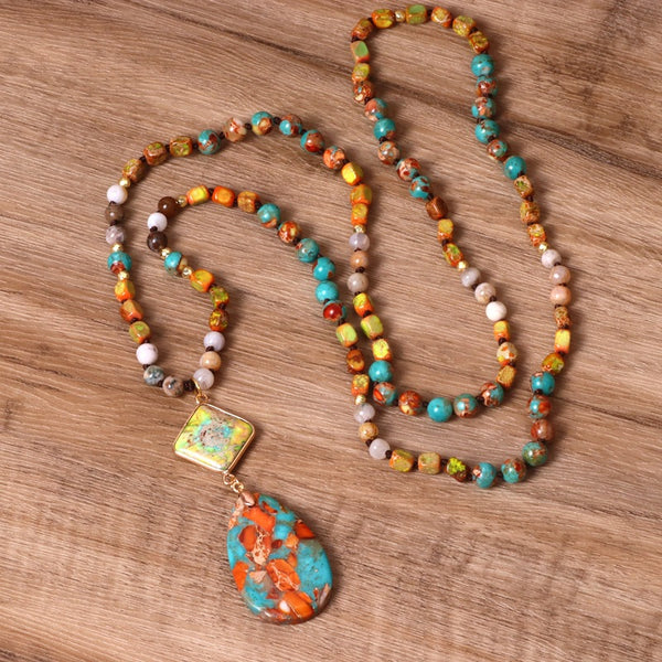 Collar de Agua con Piedras de Colores - Diseño Elegante en Gota