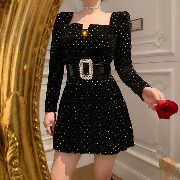 Vestido A-línea Retro Francés con Diamantes y Terciopelo Negro Dorado