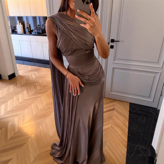 Vestido de Noche en Satén con Pliegues Elegantes - Image 3