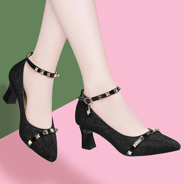 Tacones Altos con Remaches y Hebilla de Color Sólido