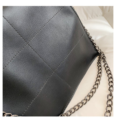Bolso de Hombro en Cuero Suave con Detalles Bordados - Image 12
