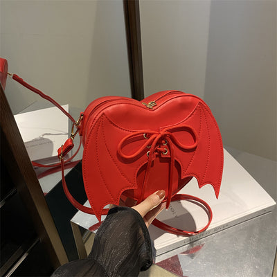 Bolso Bandolera con Diseño de Alas de Murciélago y Corazón - Image 3