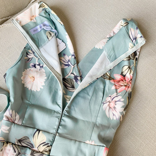 Jumpsuit Elegante sin Mangas con Cuello y Estampado Floral - Image 12