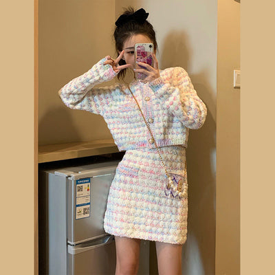 Conjunto Elegante: Blusa Manga Larga y Falda Corta - Image 8