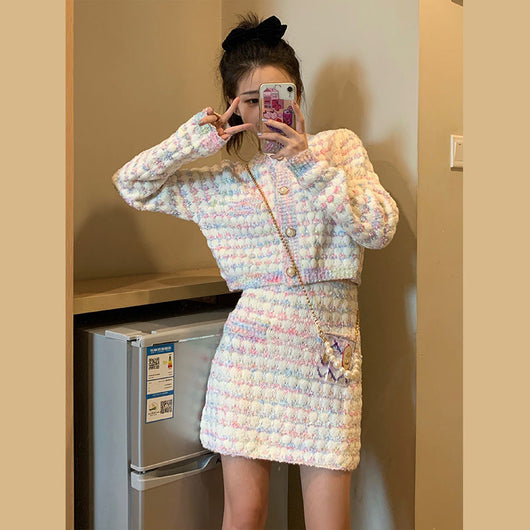 Conjunto Elegante: Blusa Manga Larga y Falda Corta - Image 8