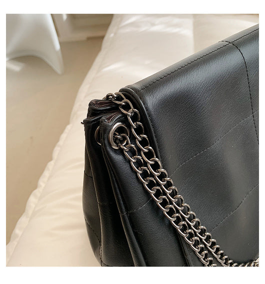 Bolso de Hombro en Cuero Suave con Detalles Bordados - Image 18
