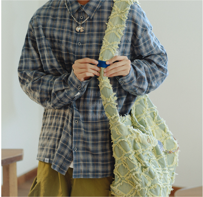 Bolso Bandolera Denim Destruido con Detalles de Diamante - Image 11