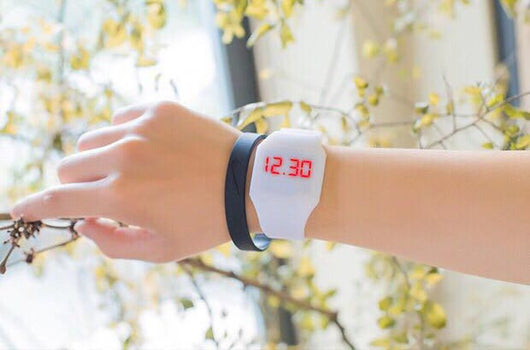 Reloj Electrónico Cuadrado con Pantalla Táctil Minimalista - Image 10