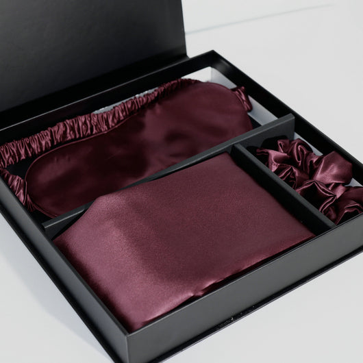 Set de 3 Piezas Antiarrugas: Funda de Seda, Antifaz y Aro para el Cabello - Image 9