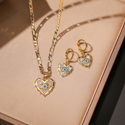 Conjunto de Collar y Aretes Corazón con Zirconia, Baño de Oro Real