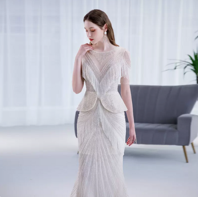 Vestido de Noche Elegante con Cola Sirena y Detalles de Borlas - Image 10