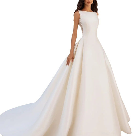 Vestido de Novia Elegante con Encaje Francés y Cola Satinada - Image 4