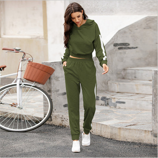 Sudadera Deportiva con Capucha y Costuras Decorativas - Conjunto Casual Cómodo - Image 10