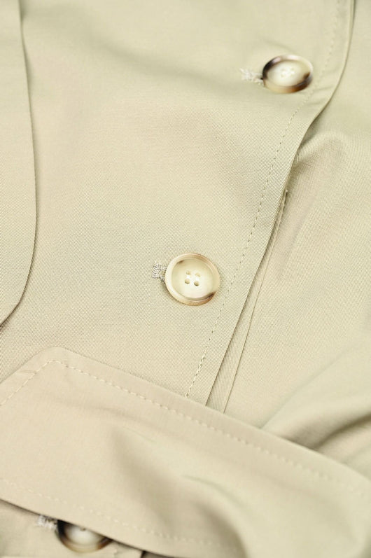 Short Estilo Trench Coat Clásico Británico Cintura Ajustada Caqui Claro - Image 21