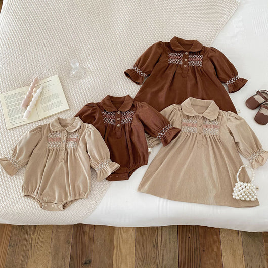 Vestido Enterizo de Pana para Bebé Niña con Diseño Triangular - Image 4